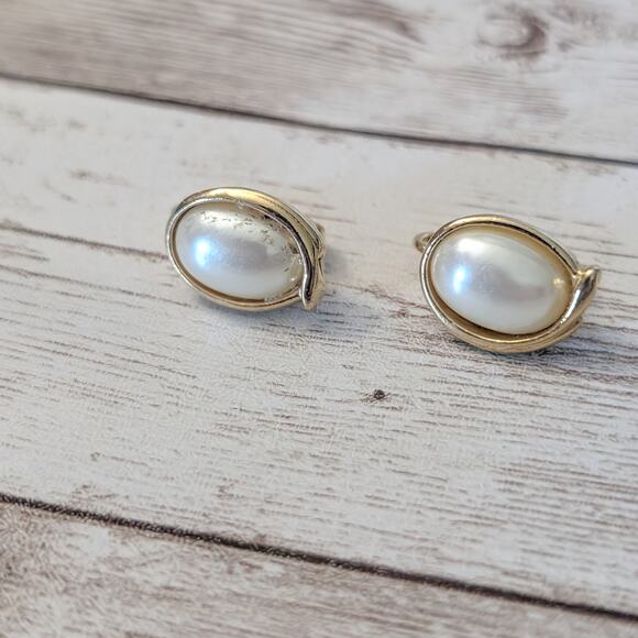 Vintage Clip On Earrings - Cream Oval with Swish Halo - Fair Condition - Picture 3 of 8